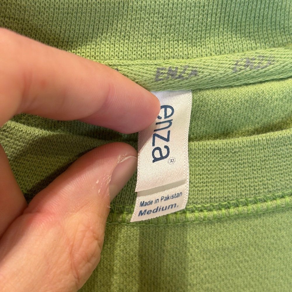 Crystal Lake‎ Vibrant Green Crew Neck Sweater - Picture 4 of 4